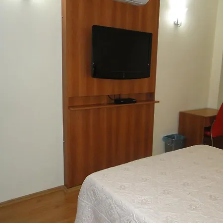 Yener Hotel 2*